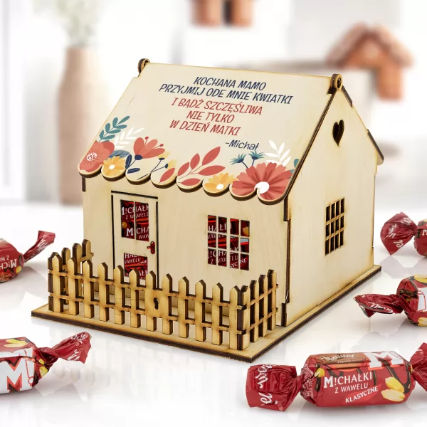 Drewniany domek ze słodyczami dla mamy - Bądź szczęśliwa