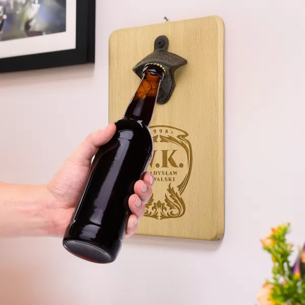 Otwieracz do piwa na ścianę z grawerem dla niego - Beer master