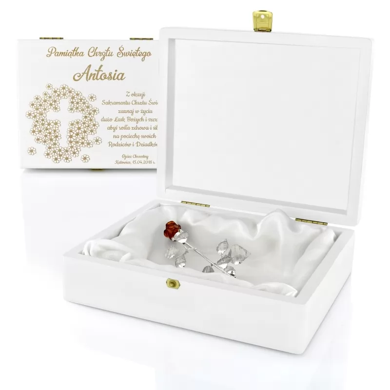 wieczna róża w pudełku z grawerem dedykacji na prezent na chrzest