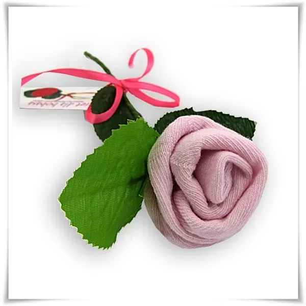 Róża ze skarpetek różowa na prezent