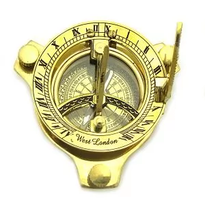 mosiężny kompas dla studenta`