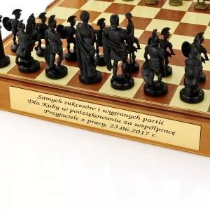 eleganckie szachy z grawerem