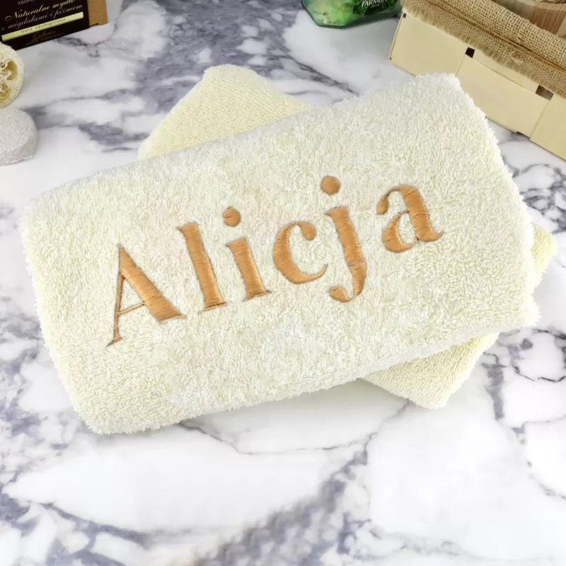 ręcznik bawełniany z  haftem imienia na prezent