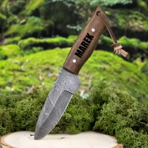 nóż z grawerem