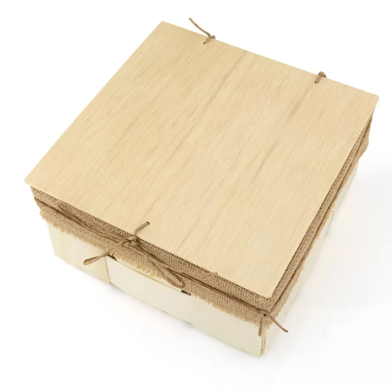 drewniane pudełko prezentowe