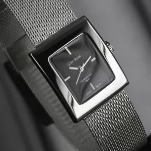 Zegarek w srebrnym kolorze 
