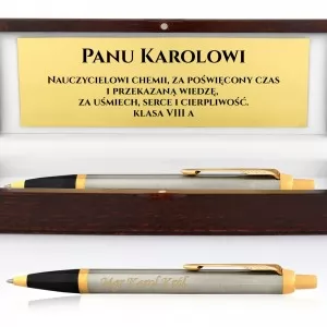 długopis w drewnianym etui z grawerem dla chemika