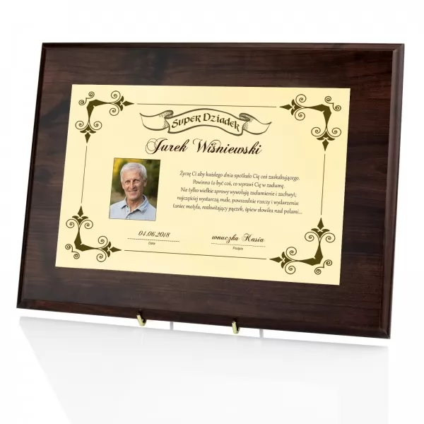 Certyfikat w drewnie z dedykacją i zdjęciem - prezent dla dziadka