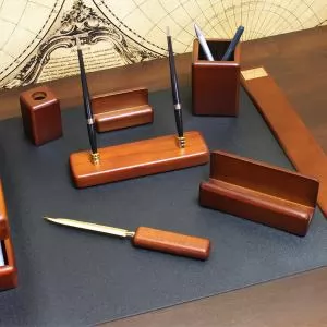 drewniany komplet na biurko