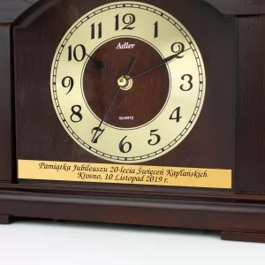 drewniany zegar kominkowy z grawerem dedykacji na prezent dla księdza