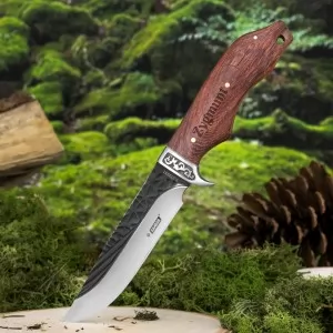 nóż myśliwski z drewnianą rękojeścią