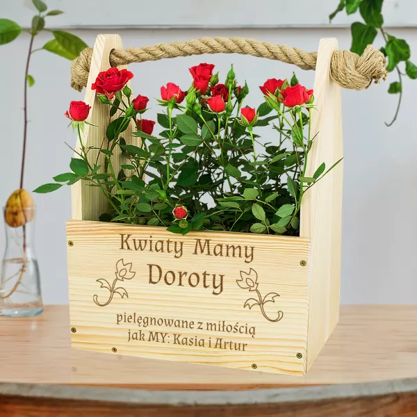 Drewniana doniczka na kwiaty dla mamy z grawerem - Pielęgnowane z miłością