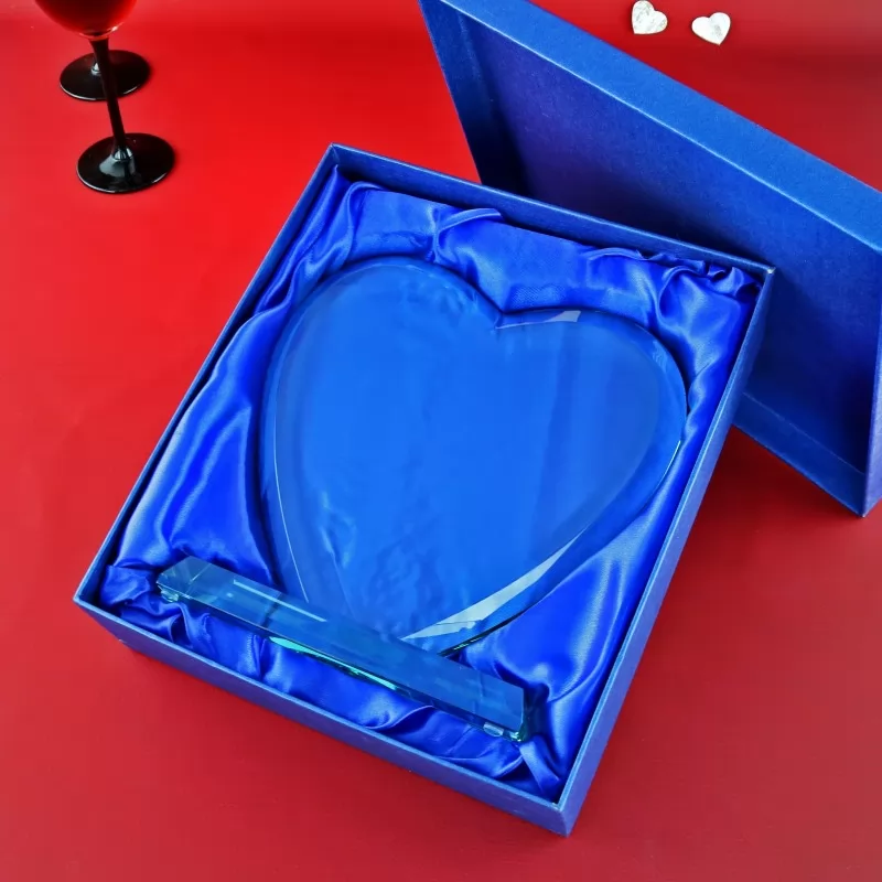 spersonalizowana statuetka serce na prezent dla nauczyciela