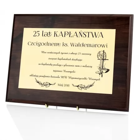 Certyfikat w drewnie ze zdjęciem - prezent na jubileusz kapłaństwa