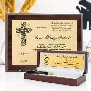 certyfikat i długopis z grawerem dla księdza
