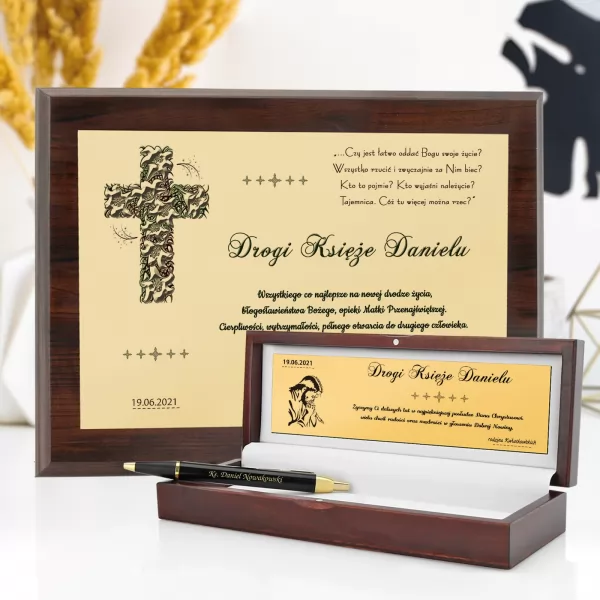 Prezent na święcenia kapłańskie - personalizowany dyplom + długopis Parker