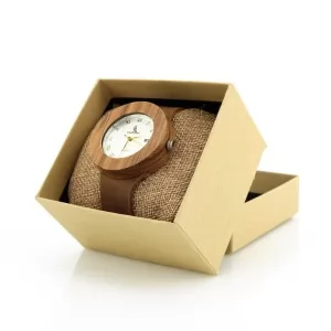 drewniany zegarek w pudełeczku 