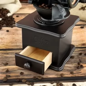 młynek do kawy drewniany na pomysł na prezent