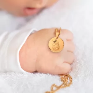 medalik z łańcuszkiem na prezent dla dziecka
