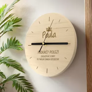 drewniany zegar dla kobiety