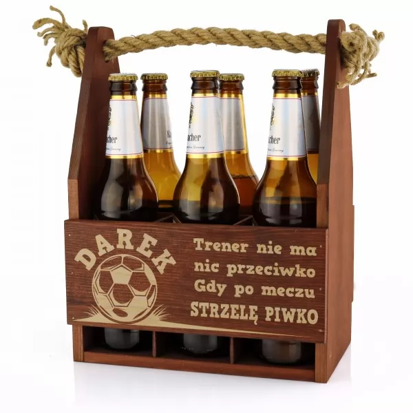 Drewniane nosidło na piwo z grawerem na prezent dla piłkarza