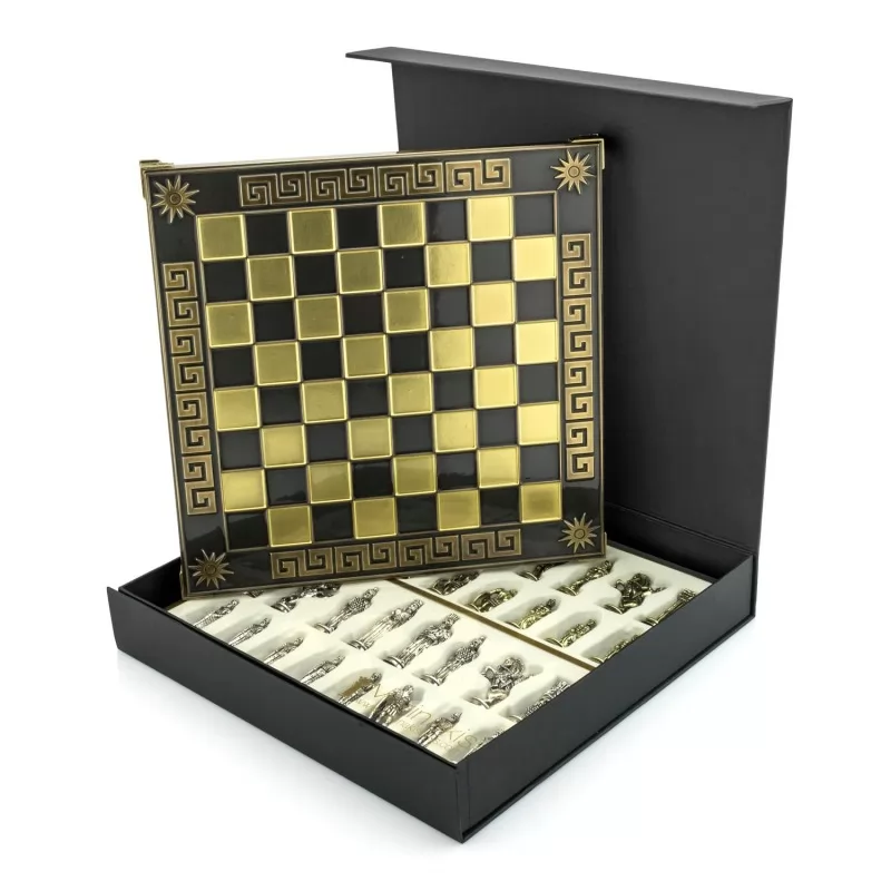  eleganckie szachy umieszczone w czarnym pudełku na prezent na 60 urodziny
