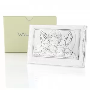 obrazek ze srebrnym emblematem i dedykacją całujący aniołek