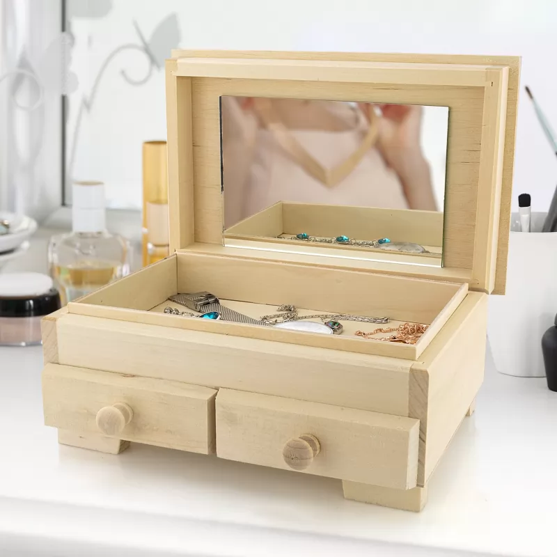 drewniana szkatułka z lustrem