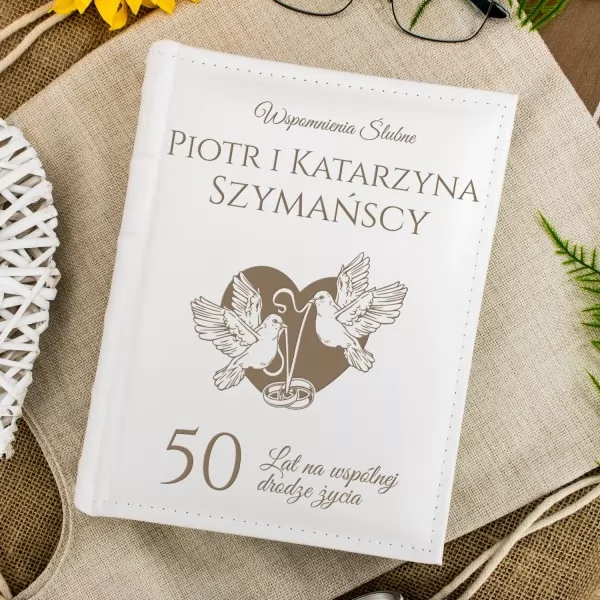 Biały album  na 50 rocznicę ślubu z grawerem dedykacji