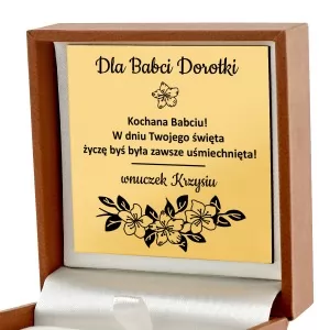 damska biżuteria w pudełku z dedykacją na prezent dla babci na urodziny