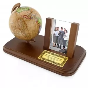 globus i ramka na zdjęcie dla szefa