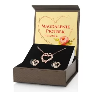 komplet biżuterii serce w pudełku z dedykacją na prezent dla niej