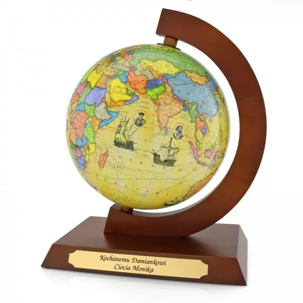 Globus Trasami Odkrywców w drewnianej ramie z personalizacją na prezent