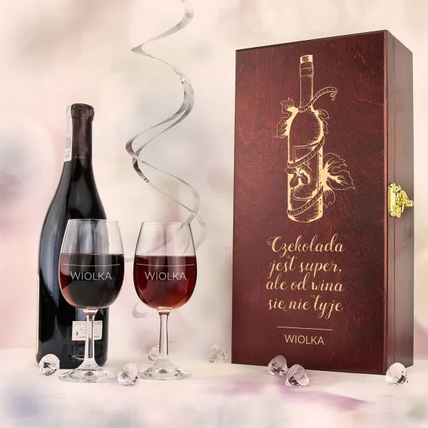 Grawerowane pudełko na wino i kieliszki na prezent