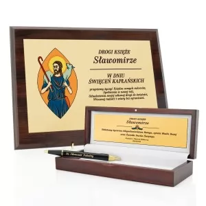prezent na święcenia kapłańskie dyplom i długopis parker z grawerem