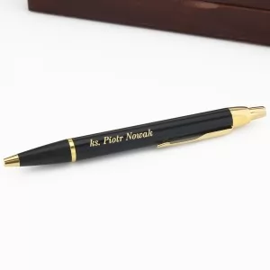 długopis parker z grawerem na pamiątkę święceń kapłańskich