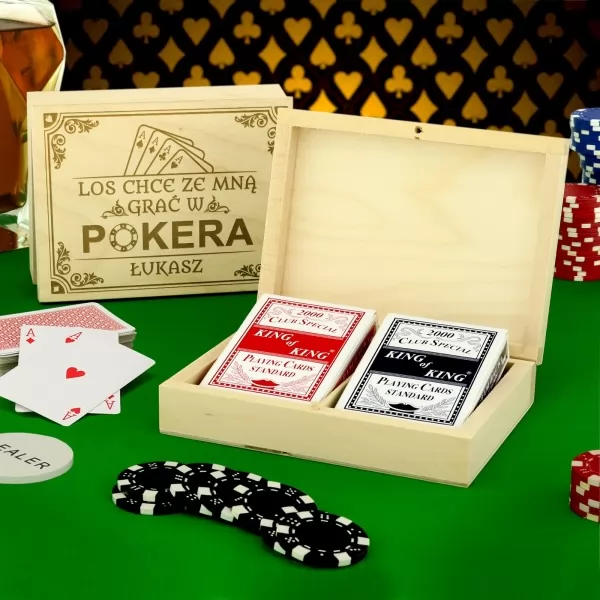 Karty do gry w pudełku z grawerem - Pokerowy Los
