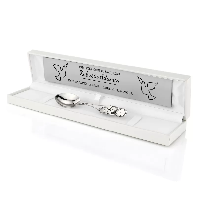 prezent na chrzest dla chłopca srebrna łyżeczka w pudełku z dedykacją