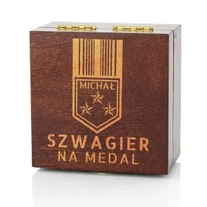 grawerowana szkatułka szwagier na medal