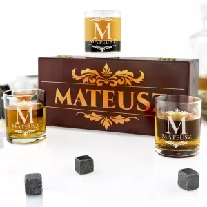 Zestaw szklanek do whisky z grawerem Smakosz w skrzynce z drewna na pomysł na prezent dla mężczyzny