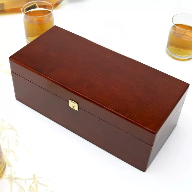 Drewniana skrzynka na zestaw szklanek do whisky Smakosz na prezent dla przyjaciela