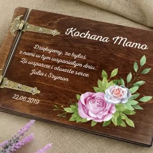 prezent dla mamy drewniany album na zdjęcia z nadrukiem róże