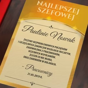 elegancki prezent dla szefowej certyfikat w drewnie z personalizacją
