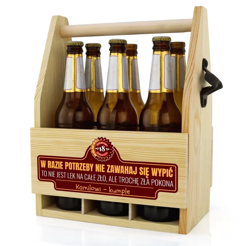 drewniana skrzynka na piwo z nadrukiem i otwieraczem na prezent na osiemnastkę