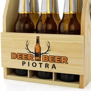 drewniana skrzynka na piwo z nadrukiem deer beer na prezent dla myśliwego na urodziny