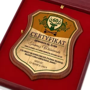 certyfikat w drewnie z nadrukiem na prezent dla myśliwego na urodziny