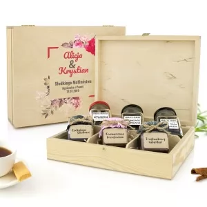 oryginalny prezent na ślub zestaw konfitur i herbat w pudełku z dedykacją słodkiego małżeństwa