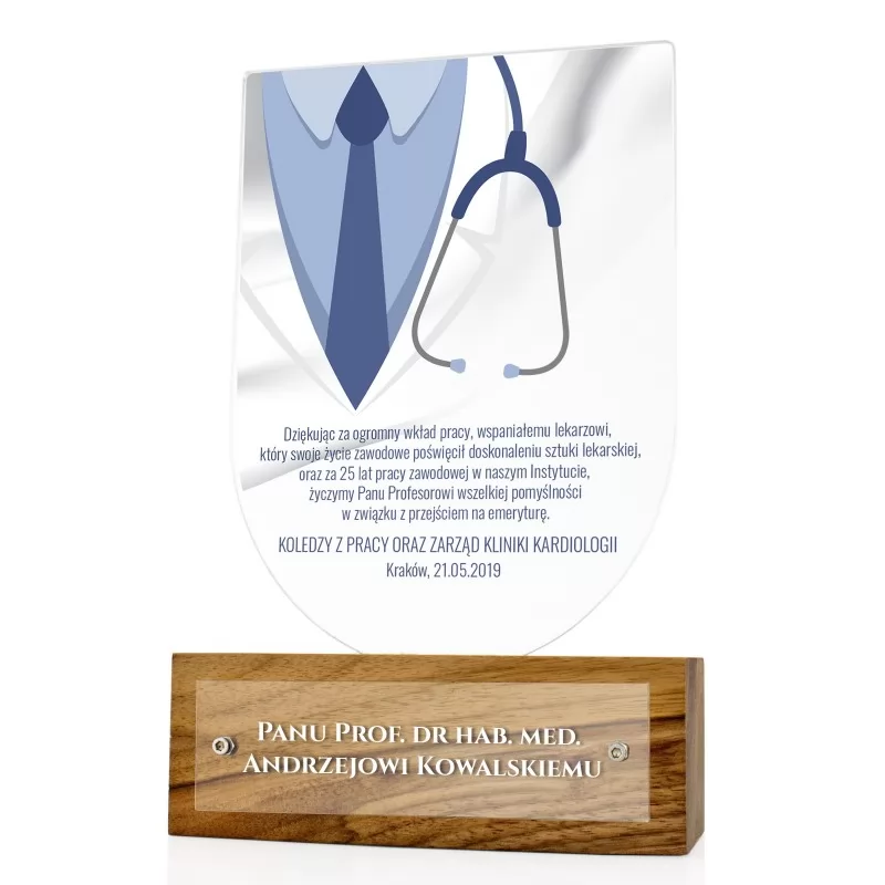 podarunek dla lekarza statuetka w drewnie z nadrukiem dedykacji stetoskop