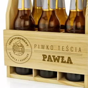 drewniana skrzynka na piwo z grawerem na prezent dla teścia znawca i koneser