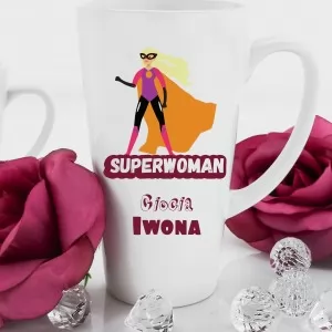 personalizowany kubek latte na pomysł na prezent dla cioci superwoman